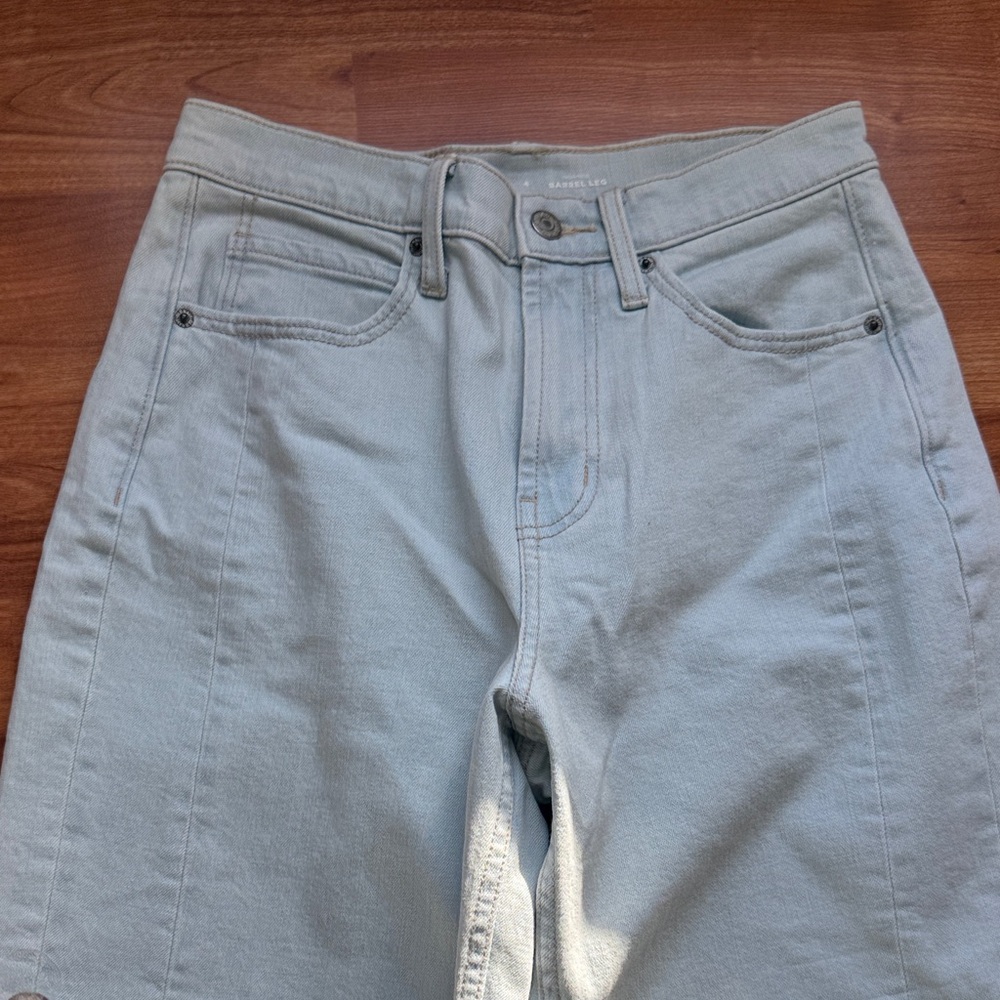 Old Navy High Rise Barrel Leg Light Wash Jeans - New